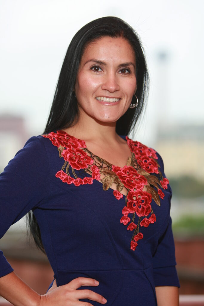 Dr. Claudia García-Louis